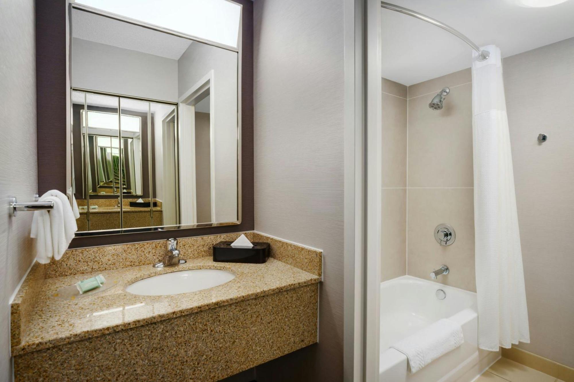 Courtyard Chicago Midway Airport Hotel Bedford Park Exterior foto