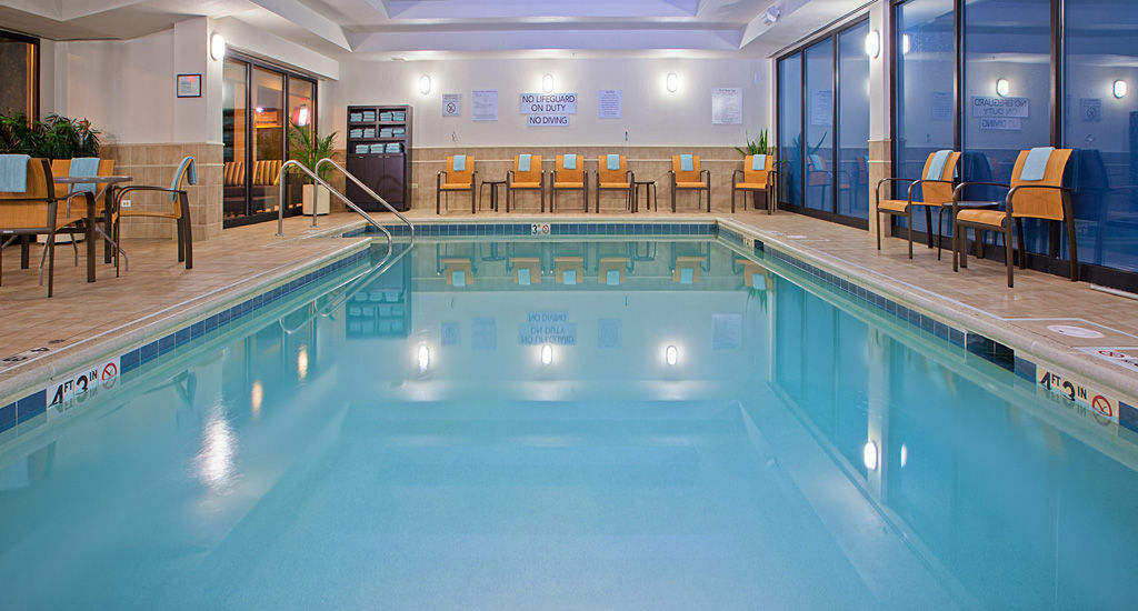 Courtyard Chicago Midway Airport Hotel Bedford Park Exterior foto